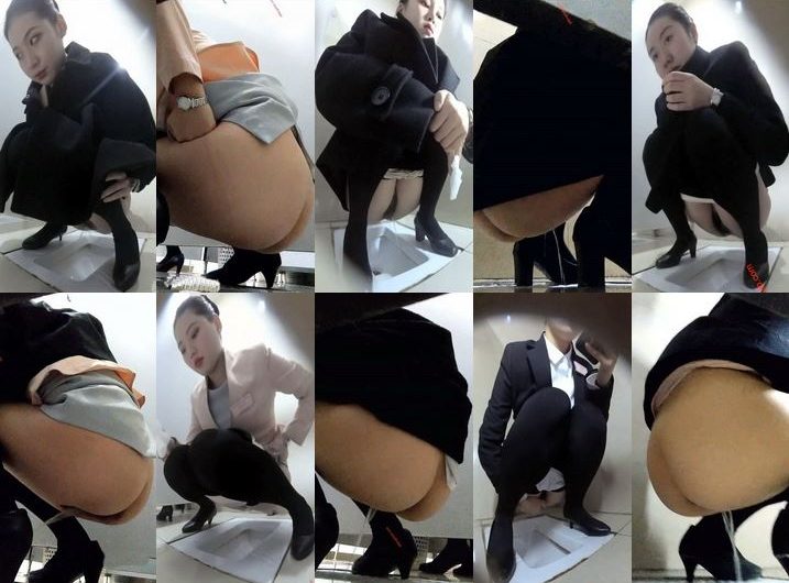 Flight_attendants_going_to_the_toilet