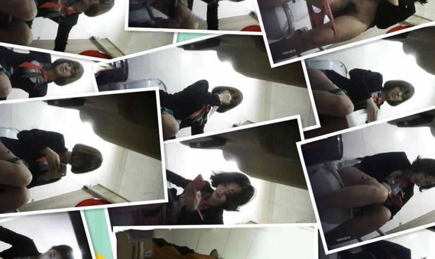 Beautiful Chinese Girls in Toliet 20