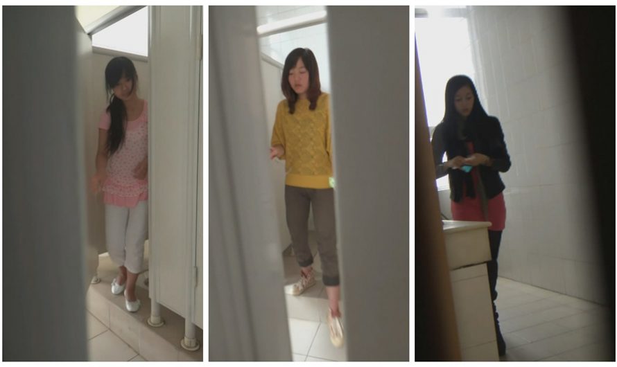 Beautiful Chinese Girls in Toliet 22