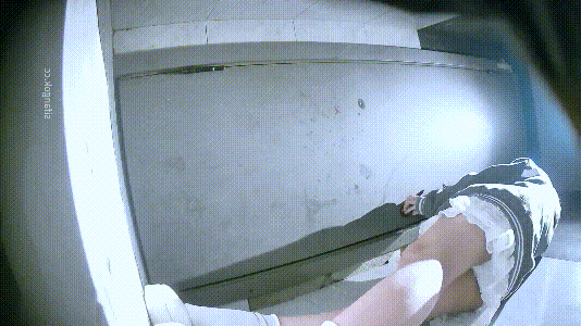 バーの女子トイレで全景盗撮――ミニスカートの美女❤️極上の黒マンコ。酒を飲みすぎて吐きそうだが、吐き出せない様子。