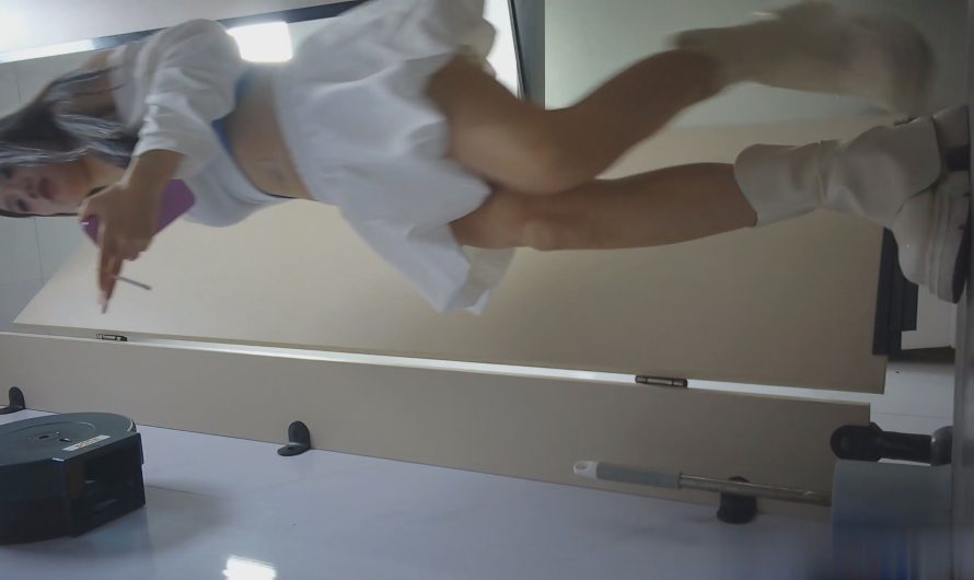 10月最新流出プライベート映像❤️価格200元。トイレ撮影の達人がインフルエンサー拠点の女子トイレに潜入！排便・排尿シーンを複数回収録。アナル全開の様子や、クリスタルハイヒールも鮮明に映し出されています（2）